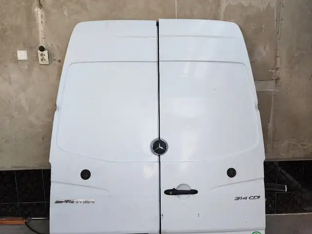 Задняя дверь на Mercedes Benz Sprinter, Худжанд