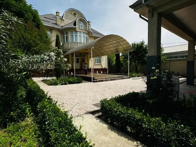 3-этажный, 11 комнатный дом, 600 м², Фирдавсӣ , Душанбе