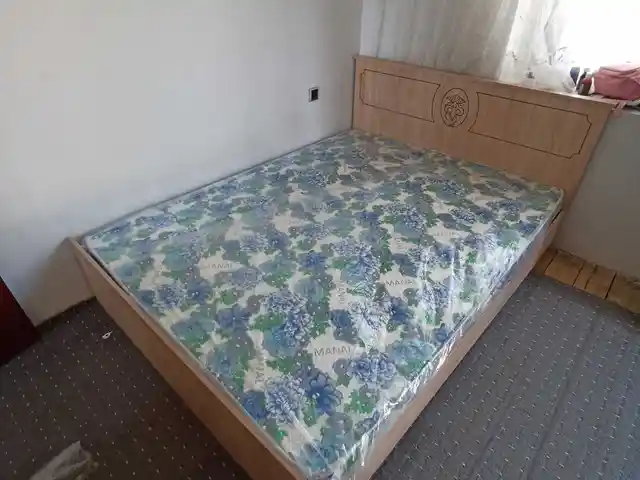 Двуспальная кровать, Душанбе