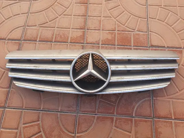 Решетка радиатора от Mercedes W209, Худжанд