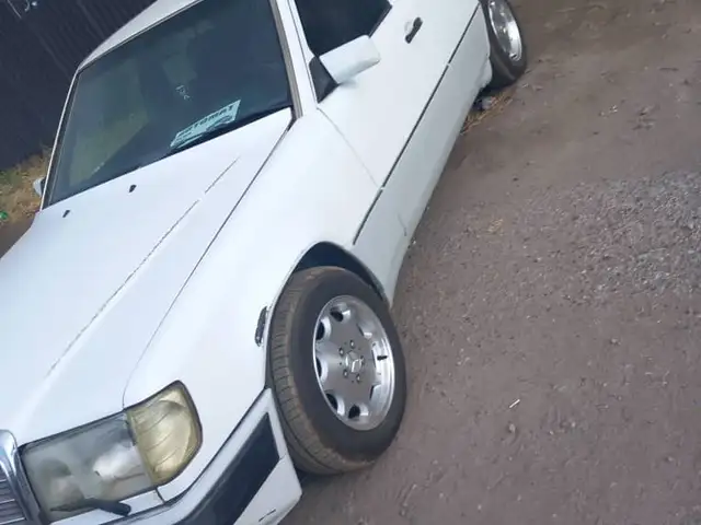 Mercedes-Benz W124