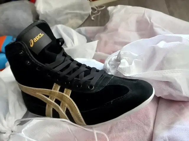 Борцовки Asics, Душанбе