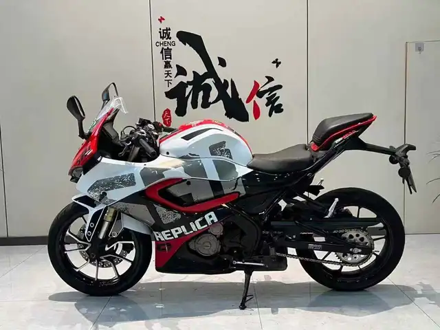 Мотоцикл Ducati 400 на заказ, Душанбе