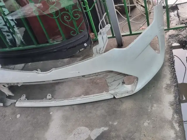 Передний бампер от Toyota Camry 5 белый, Душанбе