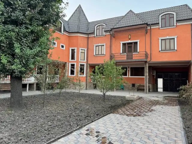 3-этажный, 10 комнатный дом, 500 м² м², Казино Саидшо, Молодежный., Душанбе