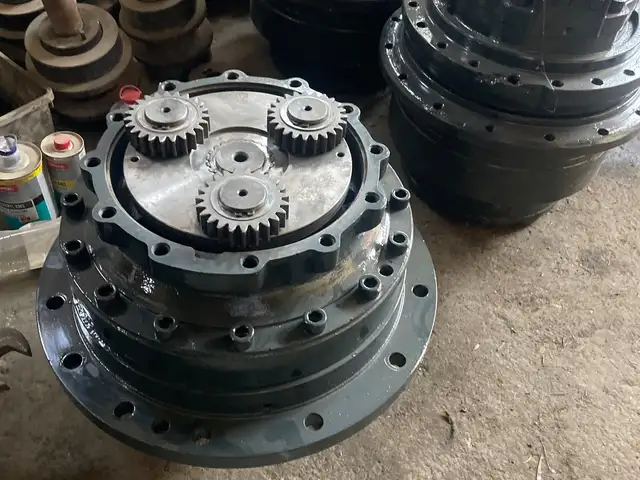 Поворот- редуктор для экскаватора R3000LC, Душанбе