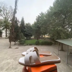 Шлепанцы, Душанбе