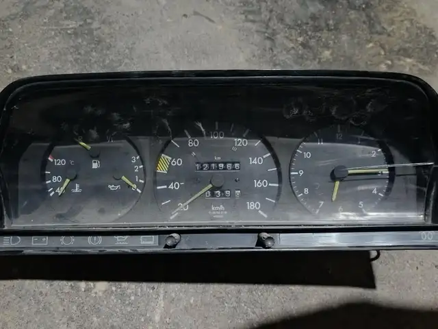 Панель приборов Mercedes-Benz 190, Пенджикент