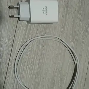 Зарядное устройства 45W от Infinix, Худжанд