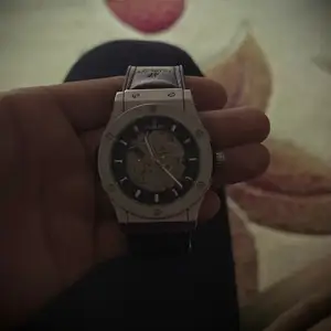 Часы Hublot, Худжанд