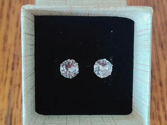 Серьги из стали, Душанбе