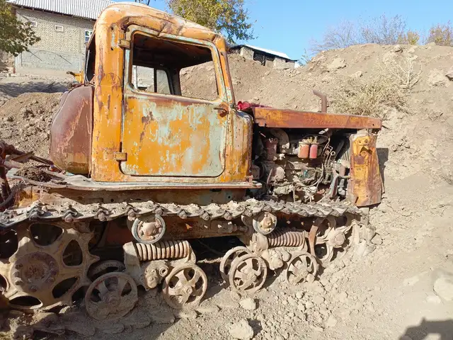 Гусеничный трактор, Турсунзода