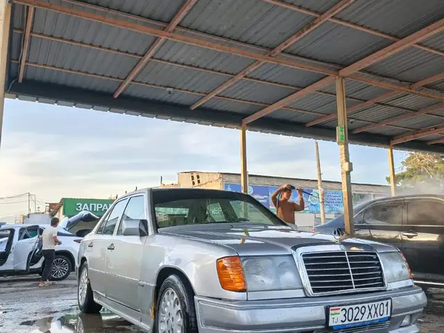 Mercedes-Benz W124