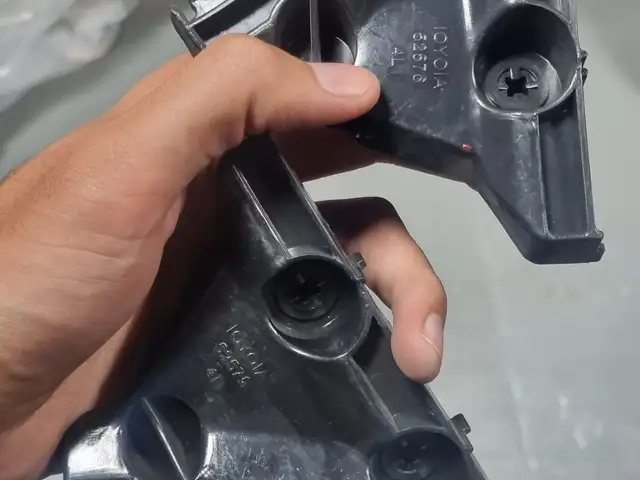 Крепления задний фары от Toyota Camry 2, Душанбе
