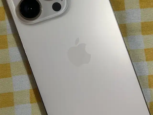 Apple iPhone 16 Pro, 128 gb, Desert Titanium, Душанбе