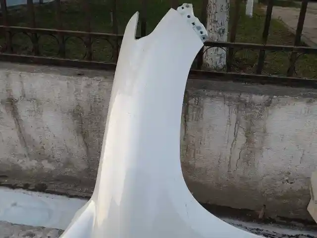 Крыло на Toyota, Душанбе