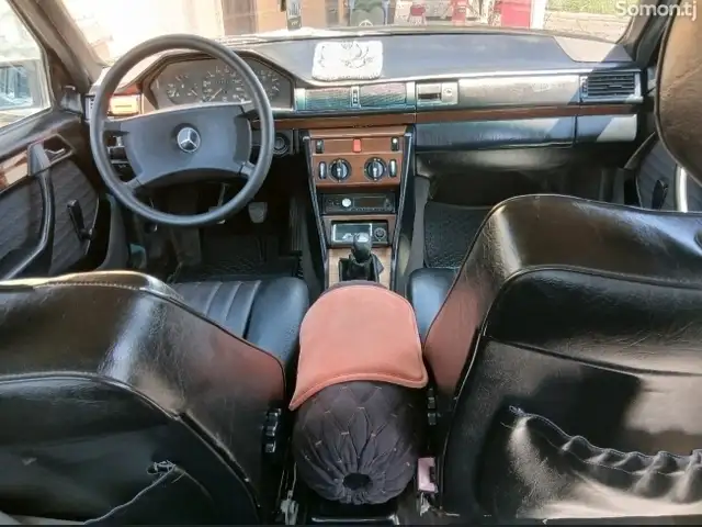 Mercedes-Benz W124