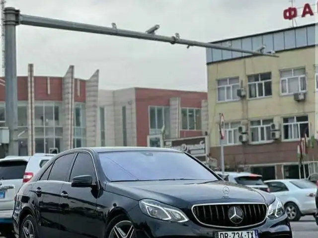 Фиолетовое стекло для Mercedes-Benz W212, Душанбе