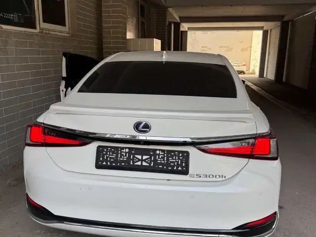 Lexus ES series