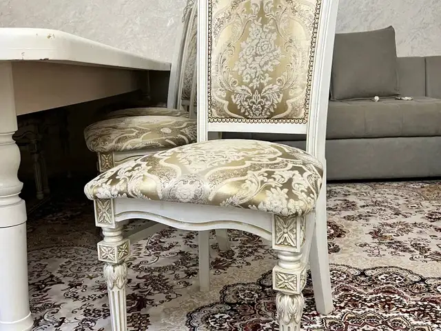 Стол со стульями, Спитамен