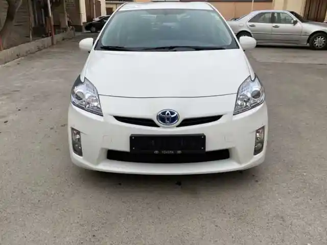Лобовое стекло на Toyota Prius, Душанбе