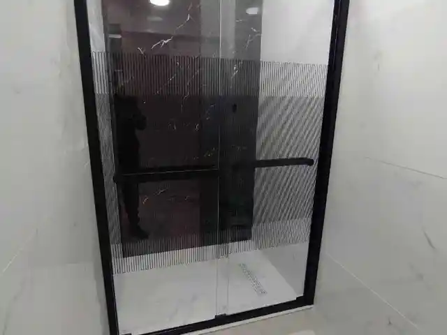 Шиша барои Хамом, Душанбе