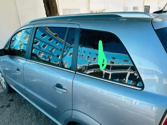 Левый глухое стекло багажника от Opel Zafira B заводской, Душанбе