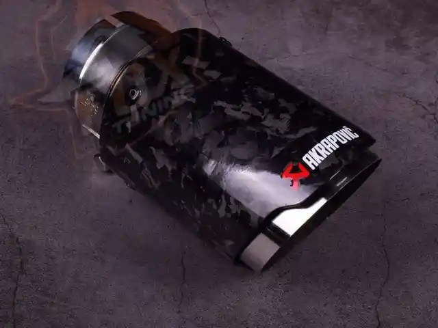 Насадка на глушитель одинарная Akrapovic carbon new style, Душанбе