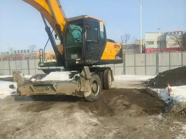 Экскаватор, Душанбе