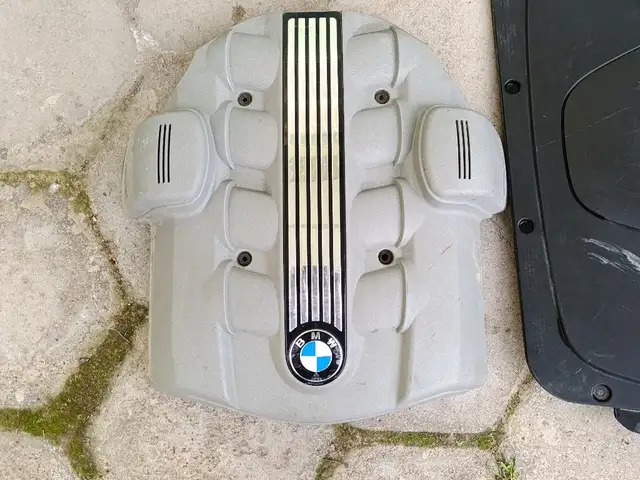 Крышка от двигателя BMW, Худжанд
