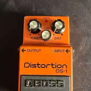 Педаль BOSS distortion pedal ds-1, Душанбе