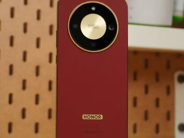 Honor X9d 5G 8/256gb gold 8300мач 2026г, Душанбе