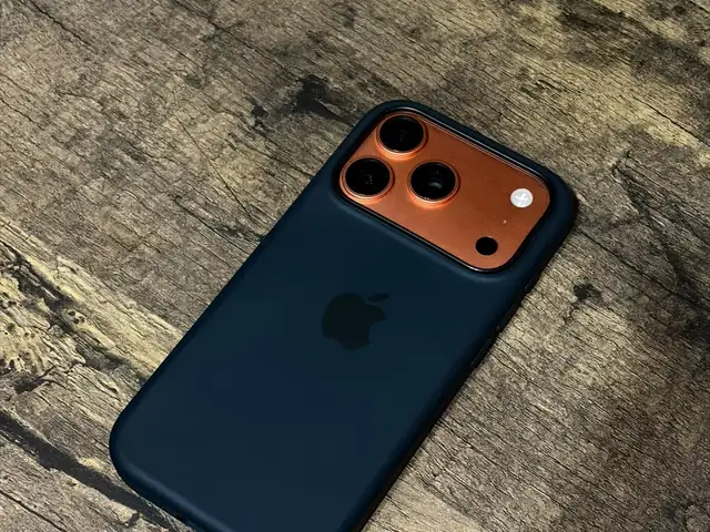 Apple iPhone 17 Pro, 256 gb, Cosmic Orange, Хуҷанд