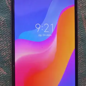 Honor 8a, Исфара