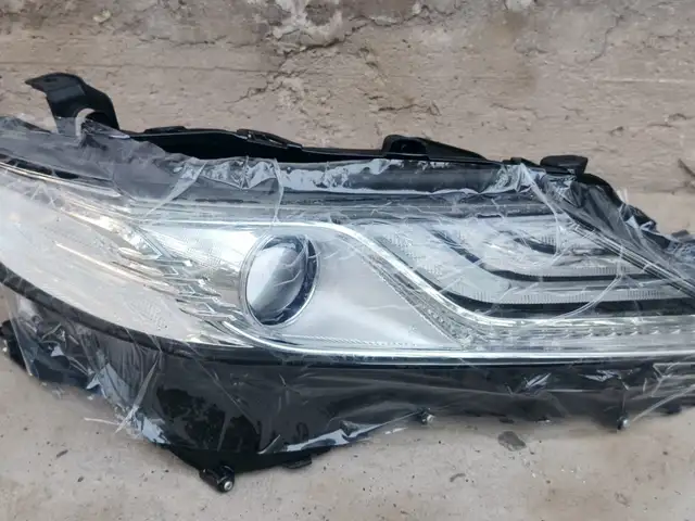 Передние фары на Toyota Camry 2018-2022, Душанбе