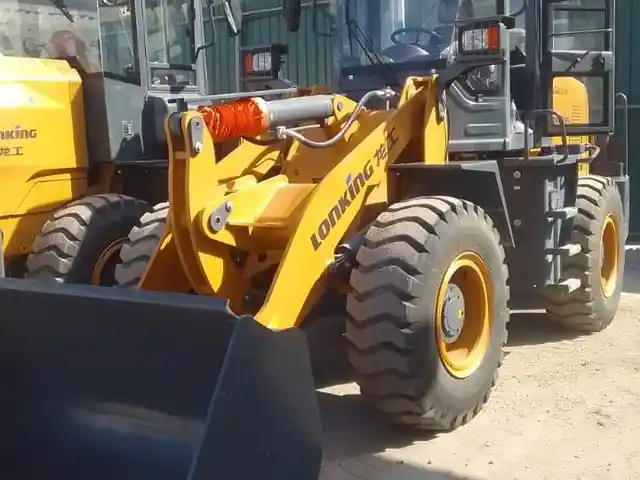 Фронтальный погрузчик, Душанбе