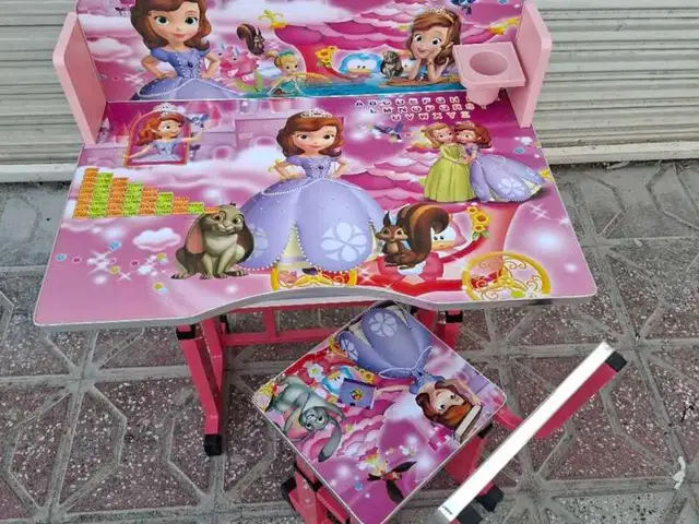 Детская парта и стул, Душанбе