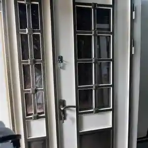 Стеклянная дверь, Душанбе