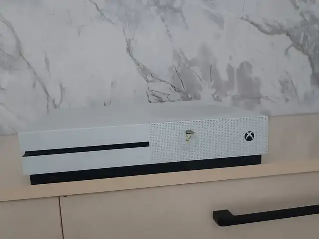 Игровая приставка Microsoft Xbox One S, Бохтар (Курган-Тюбе)