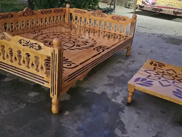Тапчан с столиком, Исфара