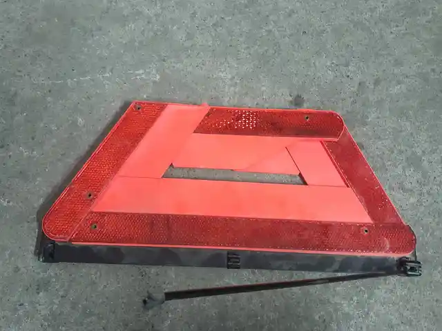 Аварийный знак от авто, Худжанд