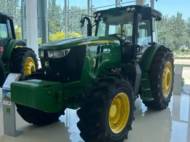 Трактор John Deere 1504, Душанбе