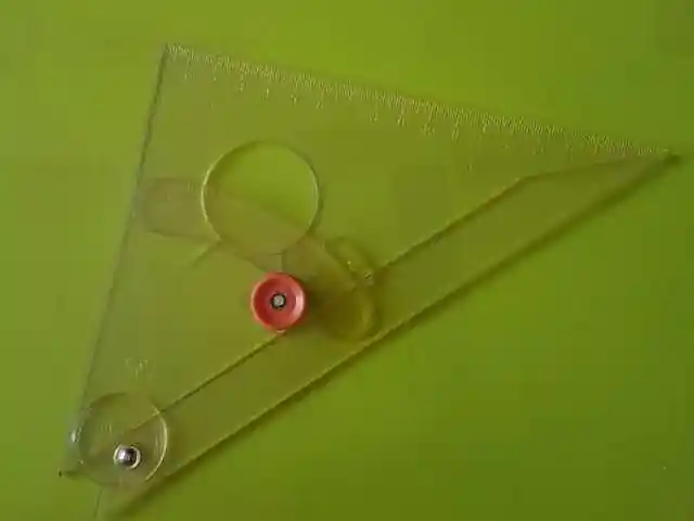 Угольник чертёжный раздвижной, Душанбе