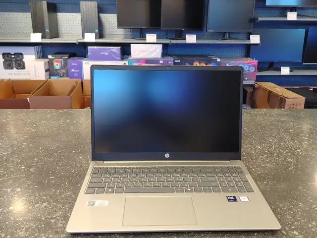 Ноутбук HP/intel core u7/ram 8gb/SSD 512gb/display 15.6/touch, Душанбе