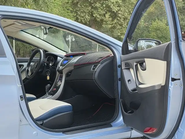 Hyundai Avante, 2012, Турсунзаде - 10
