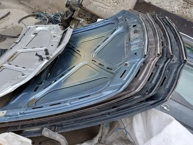 Капот на Opel, Деваштич (Ғончӣ)