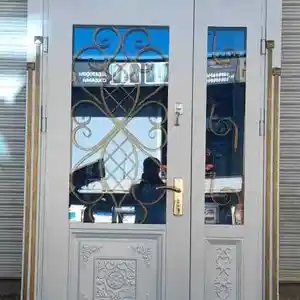 Стеклянная дверь, Душанбе