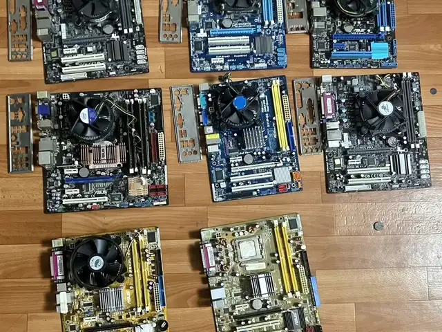 Материнская плата + CORE I3 3320+4GB RAM+GPU, Душанбе