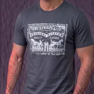 Футболка Levi's, Душанбе