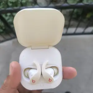 Наушники Beats Fit pro, Худжанд